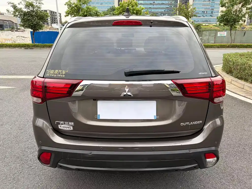 Mitsubishi Outlander 2018 — фото 5
