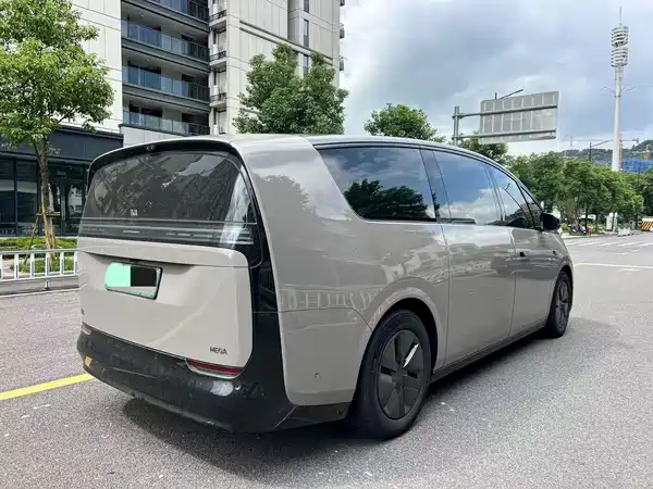 Li Auto MEGA 2025