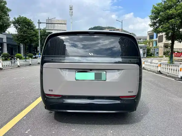 Li Auto MEGA 2025