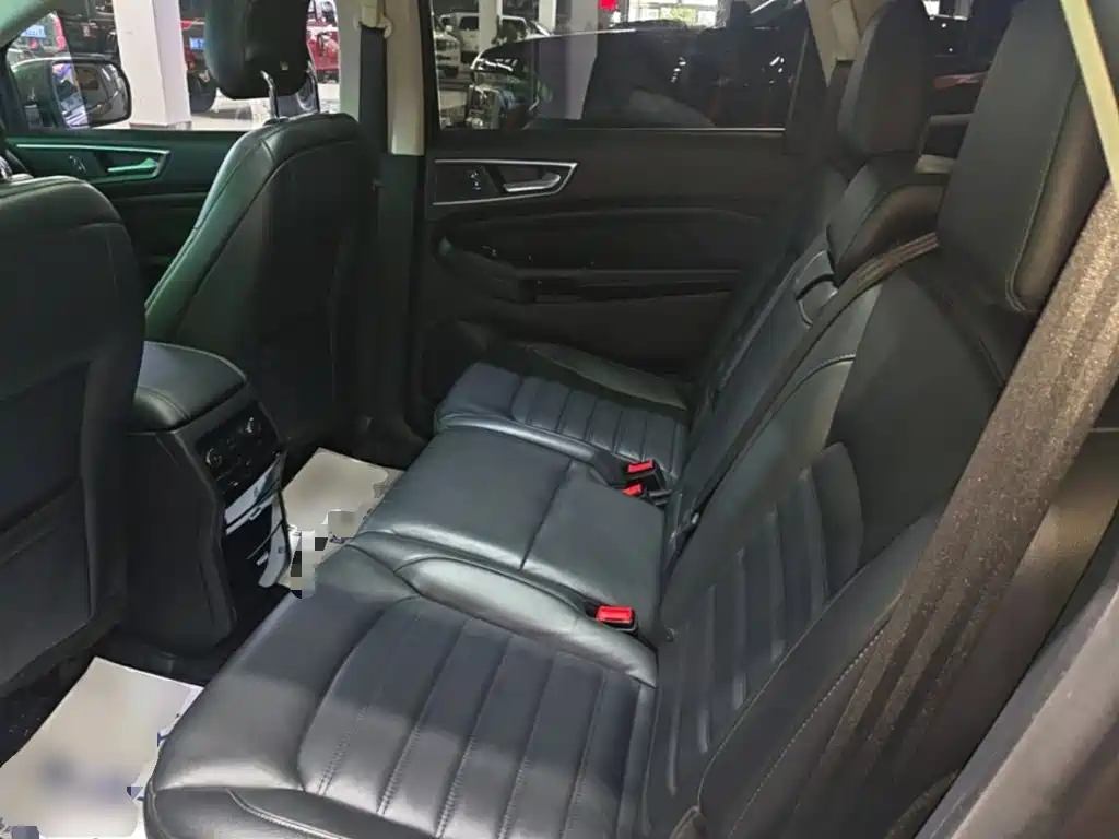 Ford Edge 2018 — фото 17
