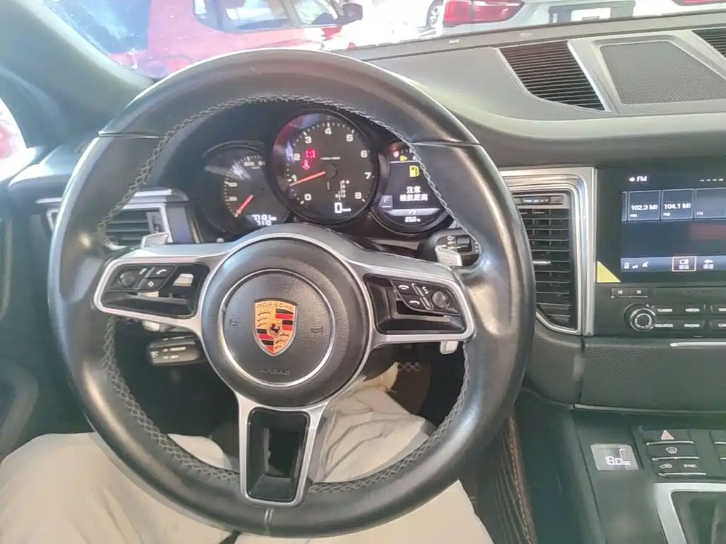 Porsche Macan 2018 — фото 10