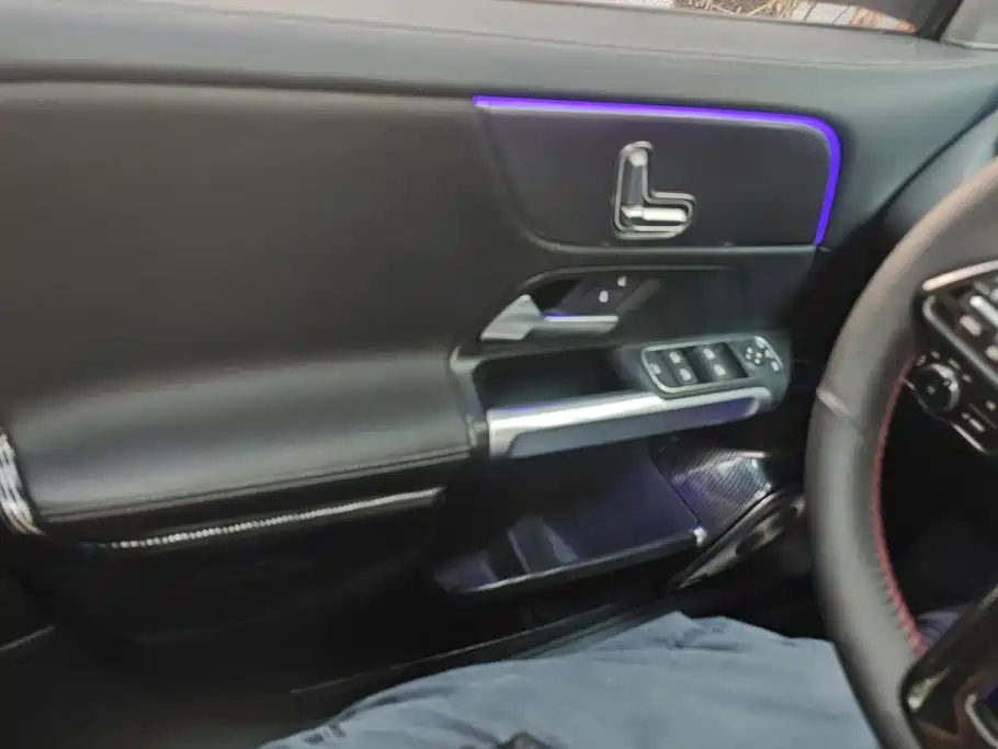 Mercedes-Benz GLB 2021