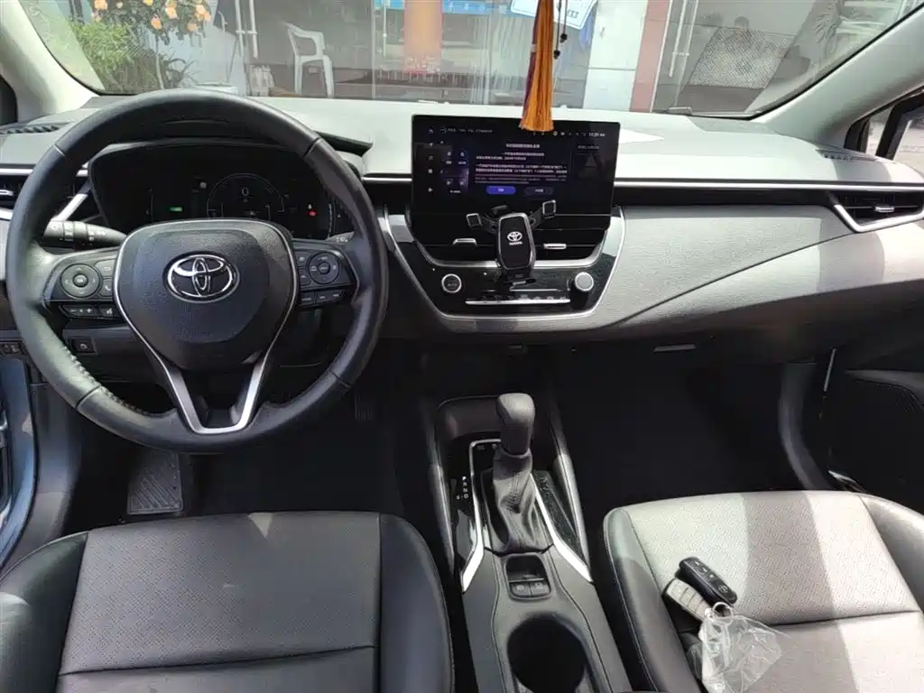 Toyota Corolla 2025 — фото 10