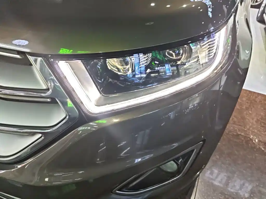 Ford Edge 2018 — фото 24