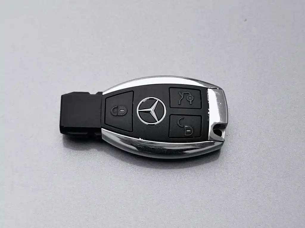 Mercedes-Benz E-Class 2010 — фото 19
