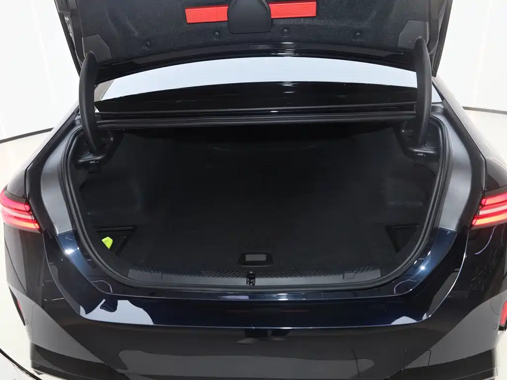 BMW i5 2025 — фото 13