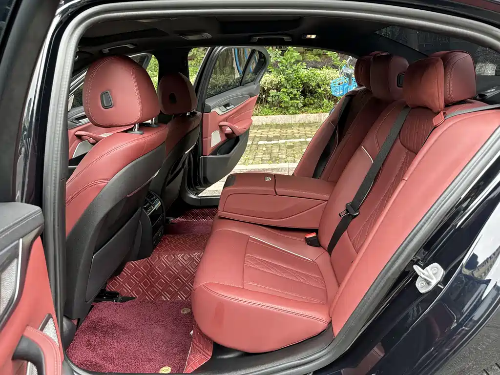 BMW 5 Series 2023 — фото 16