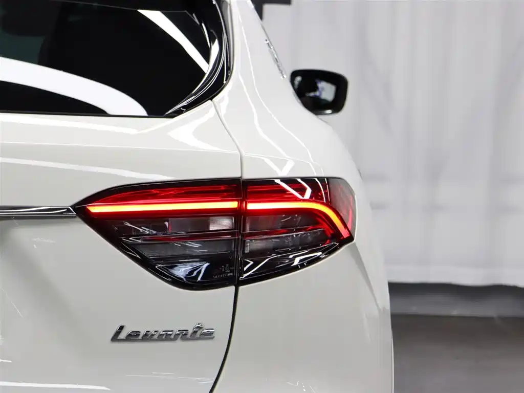 Maserati Levante 2024 — фото 25