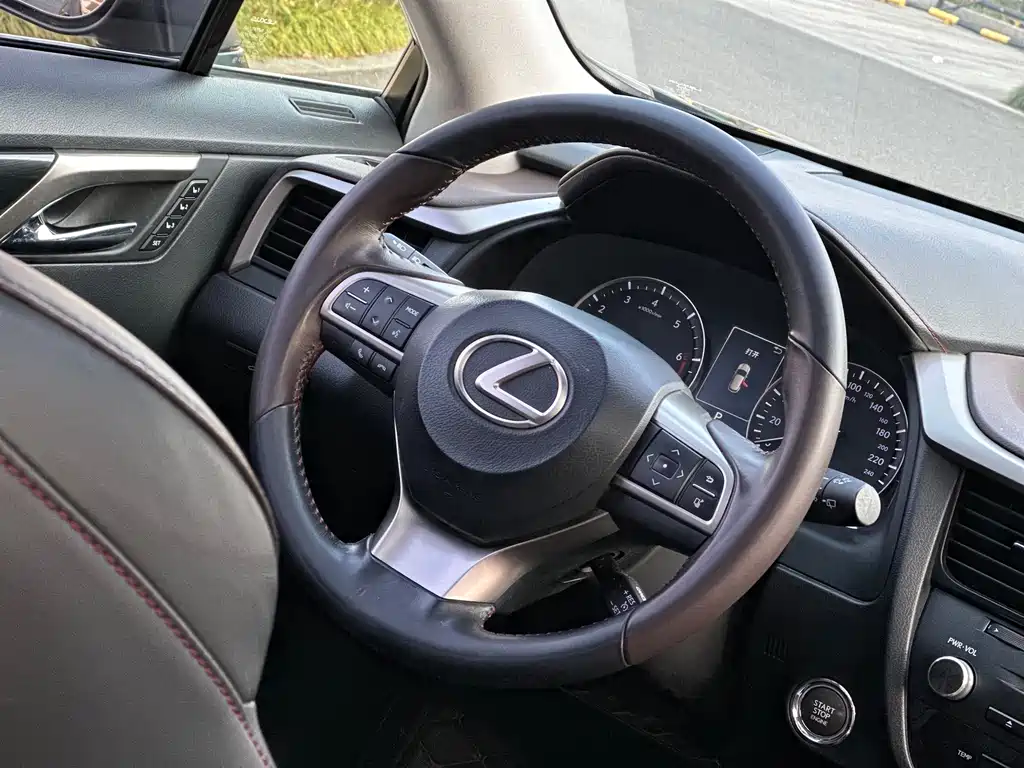 Lexus RX 2018 — фото 14