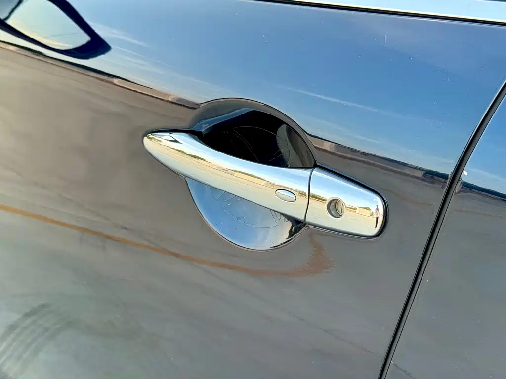 Infiniti Q70 2018 — фото 34