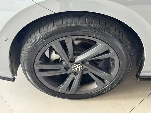 Volkswagen Golf 2024