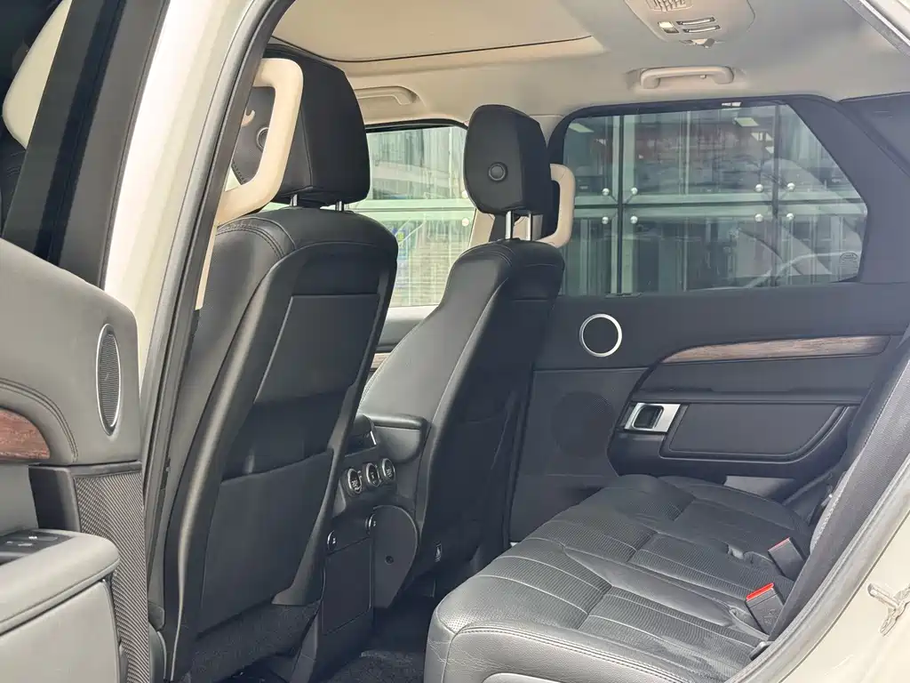 Land Rover Discovery 2019 — фото 17