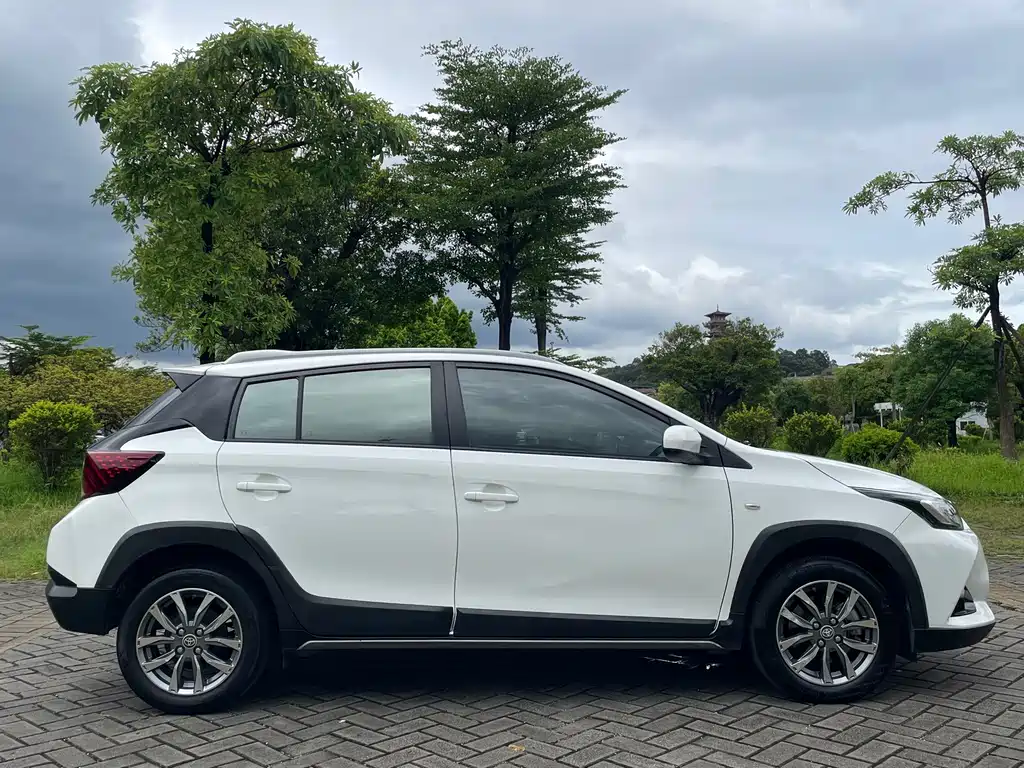 Toyota Yaris L 2020 — фото 17