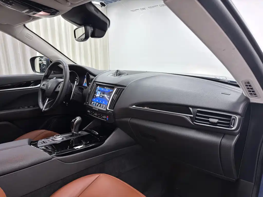 Maserati Levante 2017 — фото 6