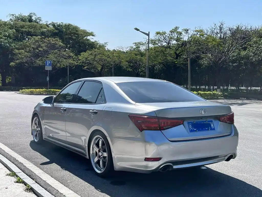 Toyota Crown 2018 — фото 9