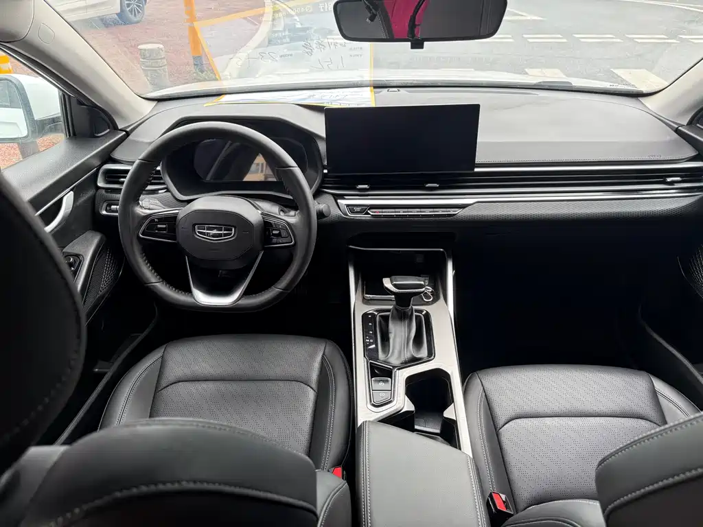Geely Emgrand 2023