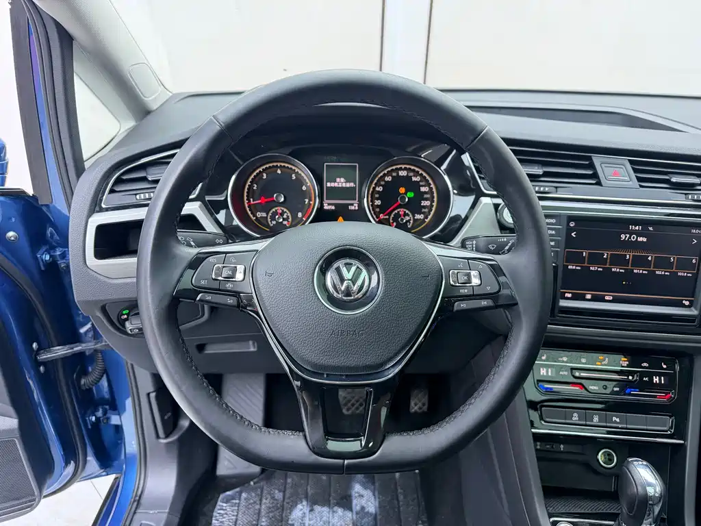 Volkswagen Touran 2020 — фото 11