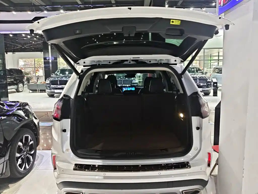 Ford Edge 2022 — фото 19