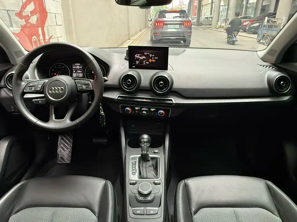 Audi Q2L 2019