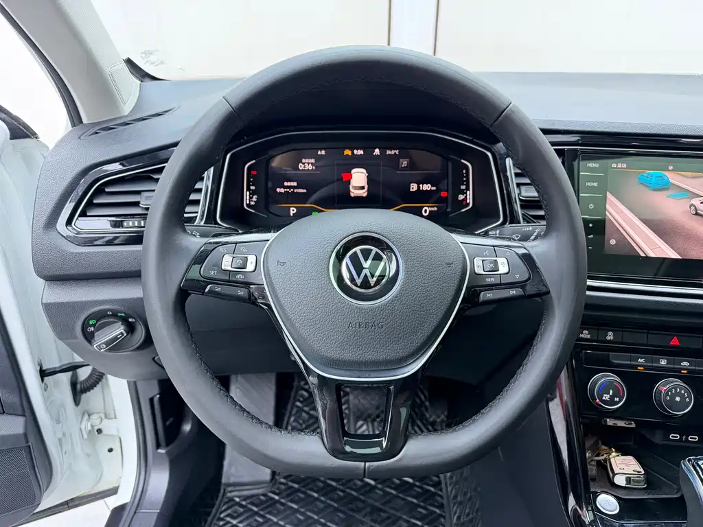 Volkswagen T-Roc 2023 — фото 11