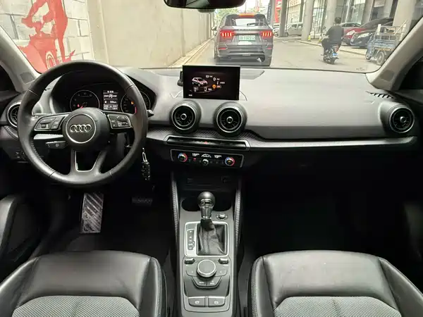 Audi Q2L 2019