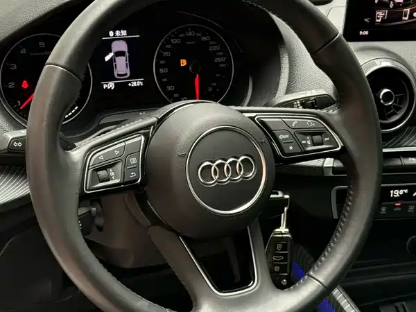 Audi Q2L 2019