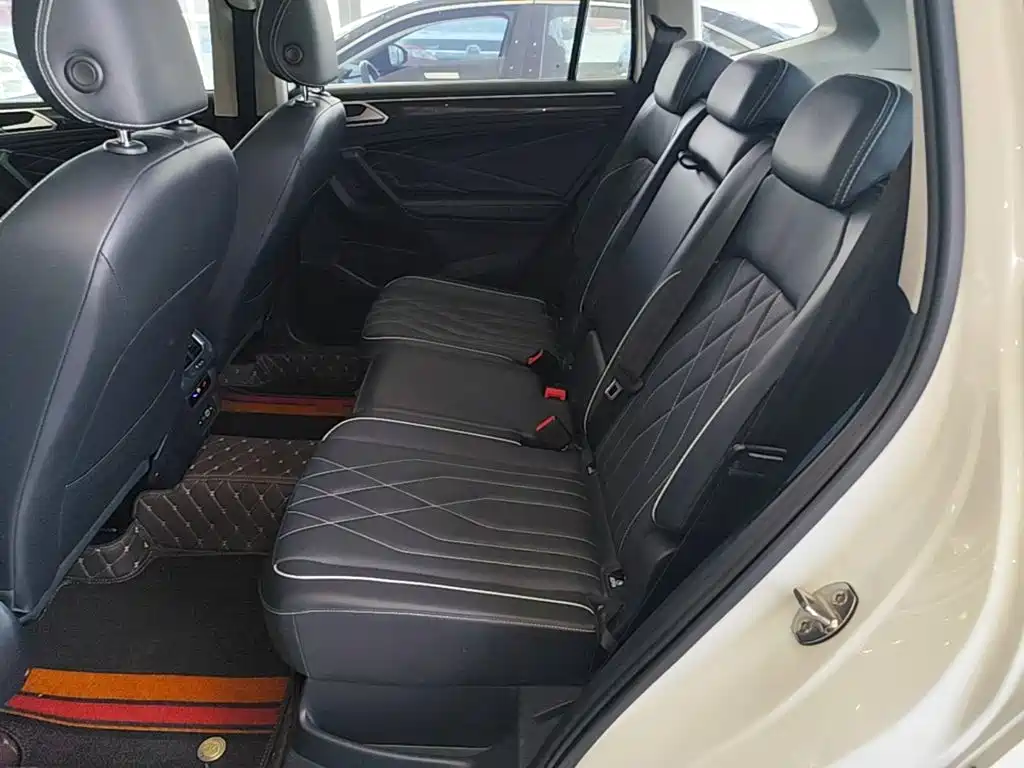 Volkswagen Tiguan L 2023 — фото 17