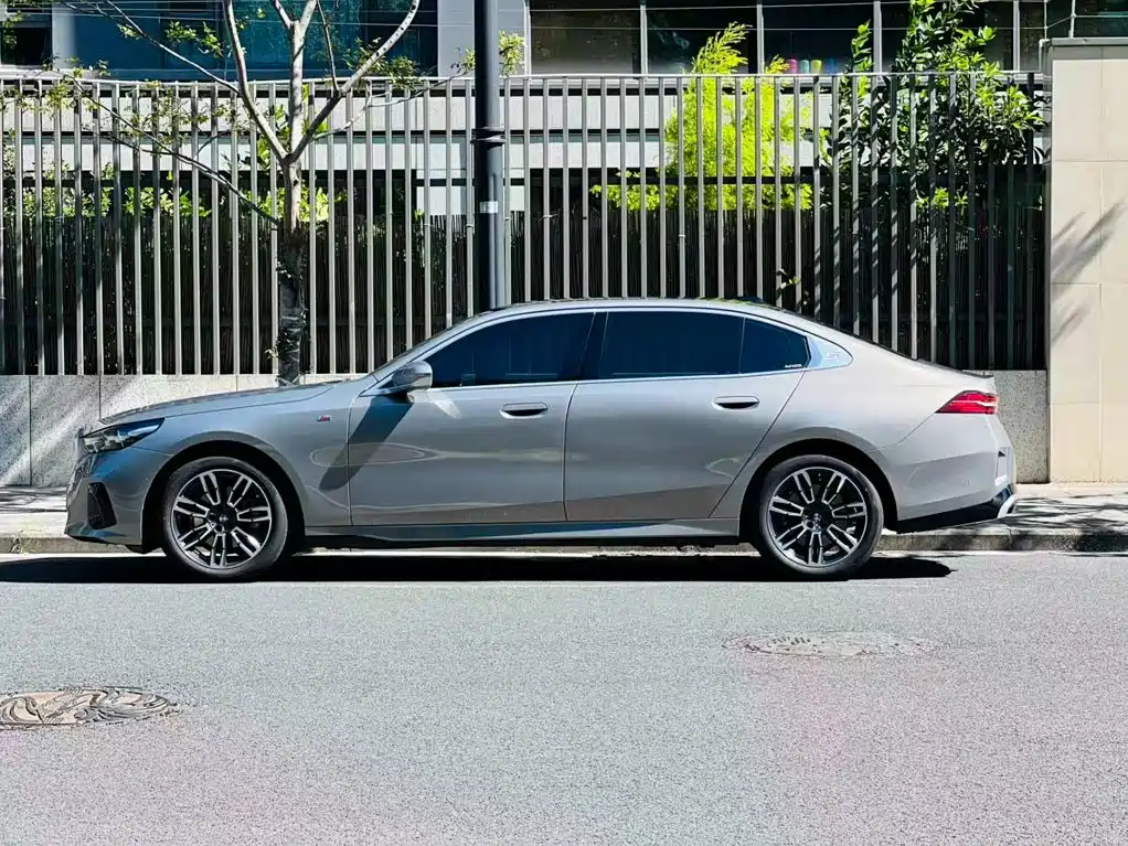 BMW 5 Series 2024
