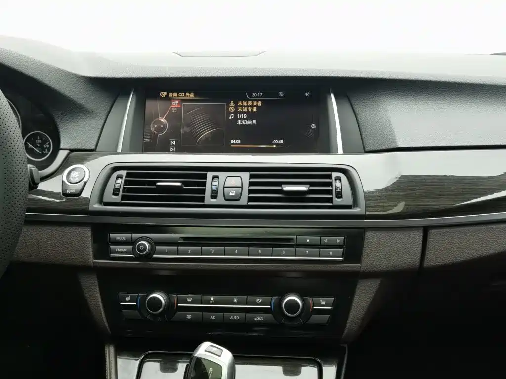 BMW 5 Series 2015 — фото 12