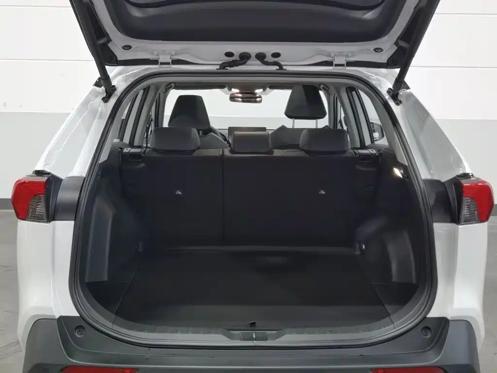 Toyota RAV4 2025 — фото 16