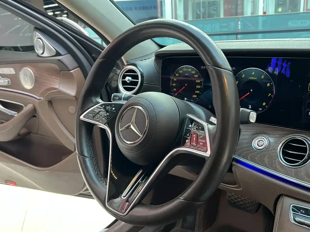 Mercedes-Benz E-Class 2021 — фото 16