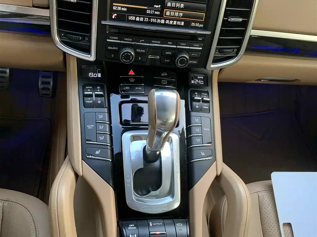 Porsche Cayenne 2016 — фото 10
