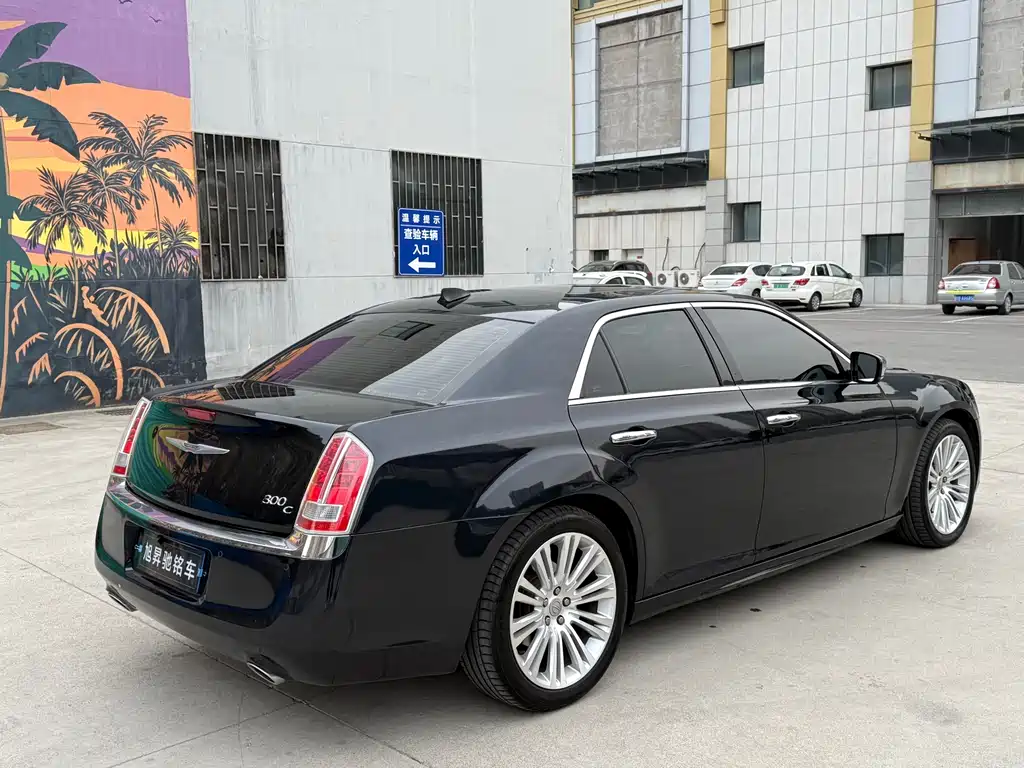 Chrysler 300C 2015 — фото 9