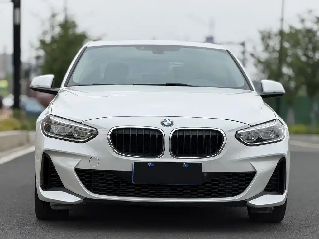 BMW 1 Series 2019 — фото 2
