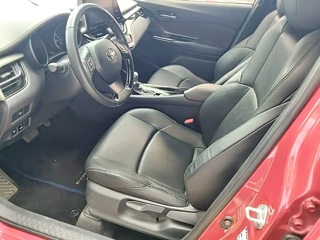Toyota C-HR 2018 — фото 15