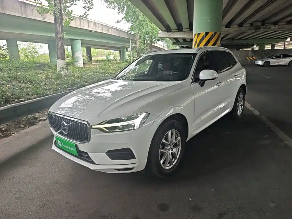 Volvo XC60 2019 — фото 1