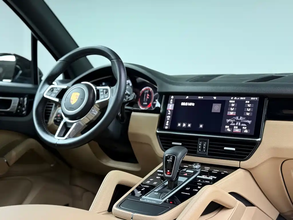 Porsche Cayenne 2018 — фото 12