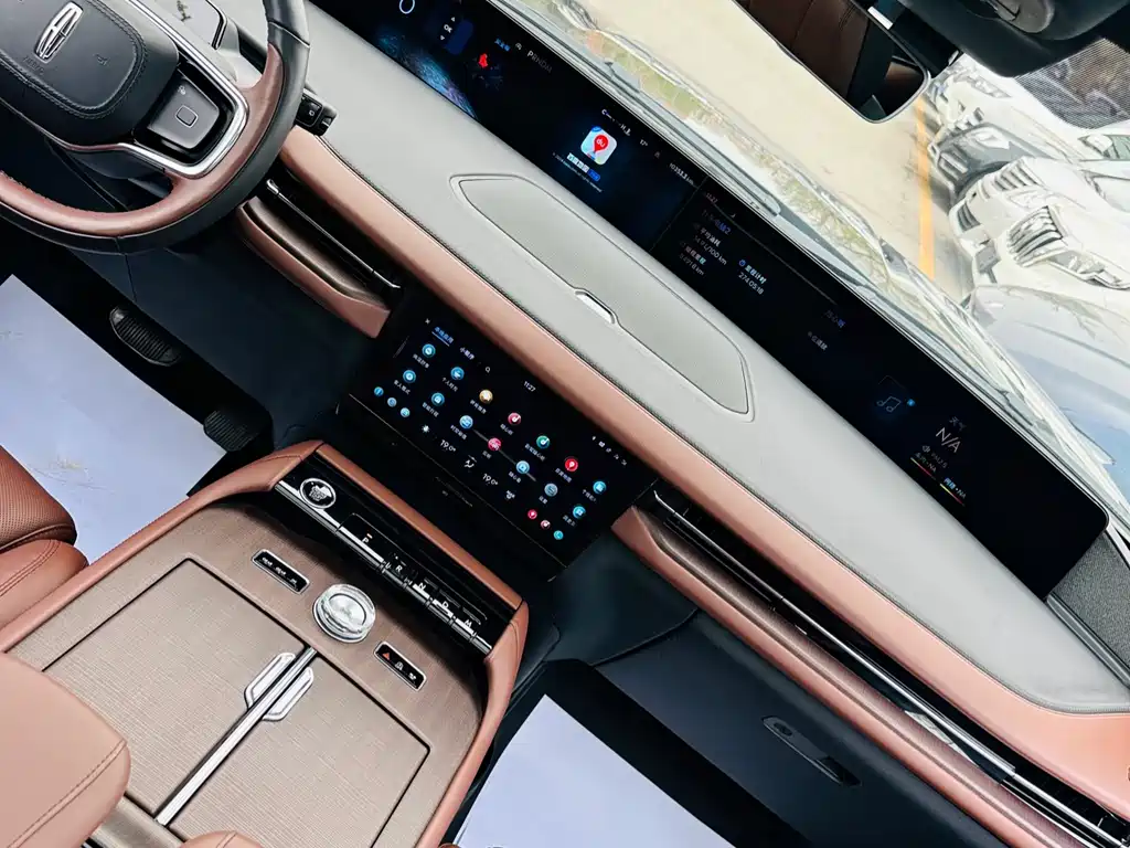 Lincoln Navigator 2025 — фото 20