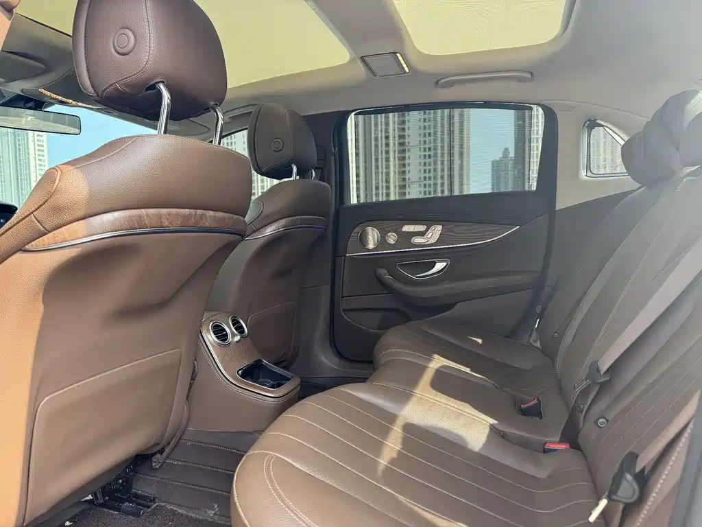 Mercedes-Benz E-Class 2023 — фото 15