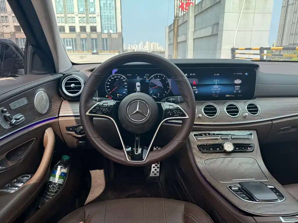 Mercedes-Benz E-Class 2023 — фото 13