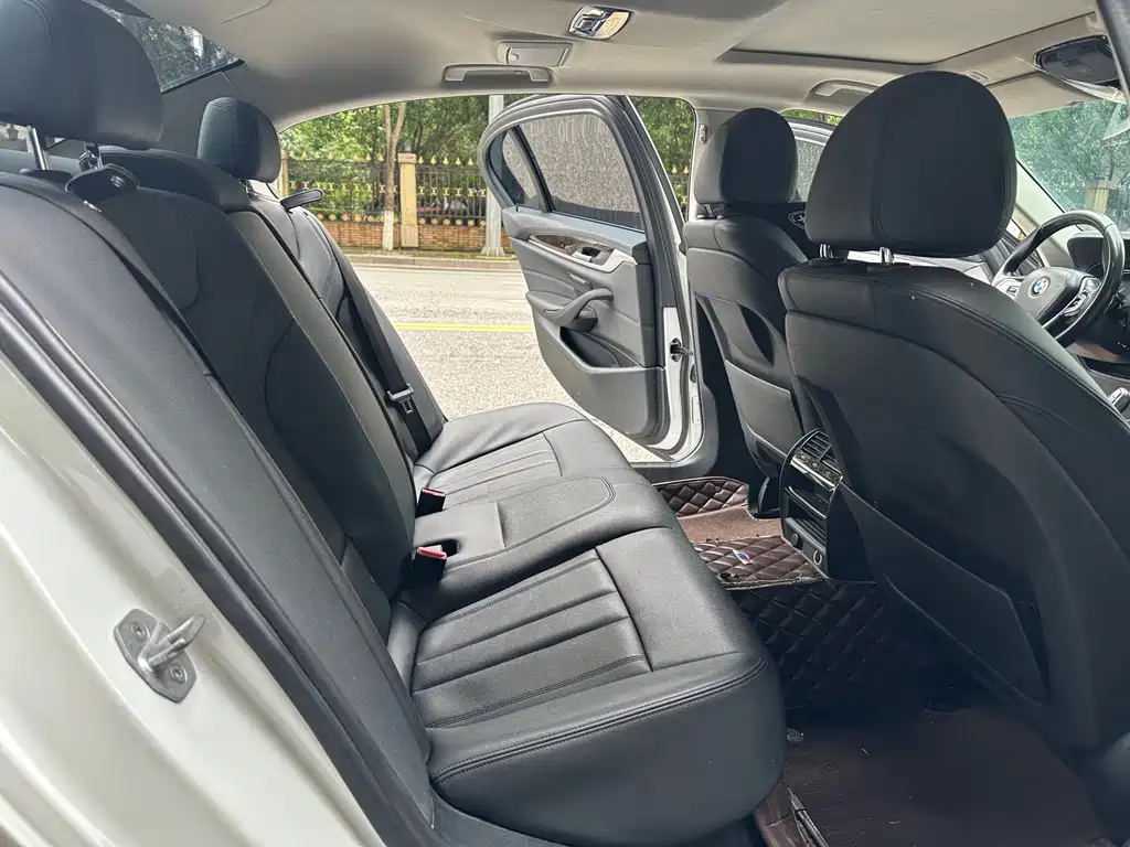 BMW 5 Series 2018 — фото 20