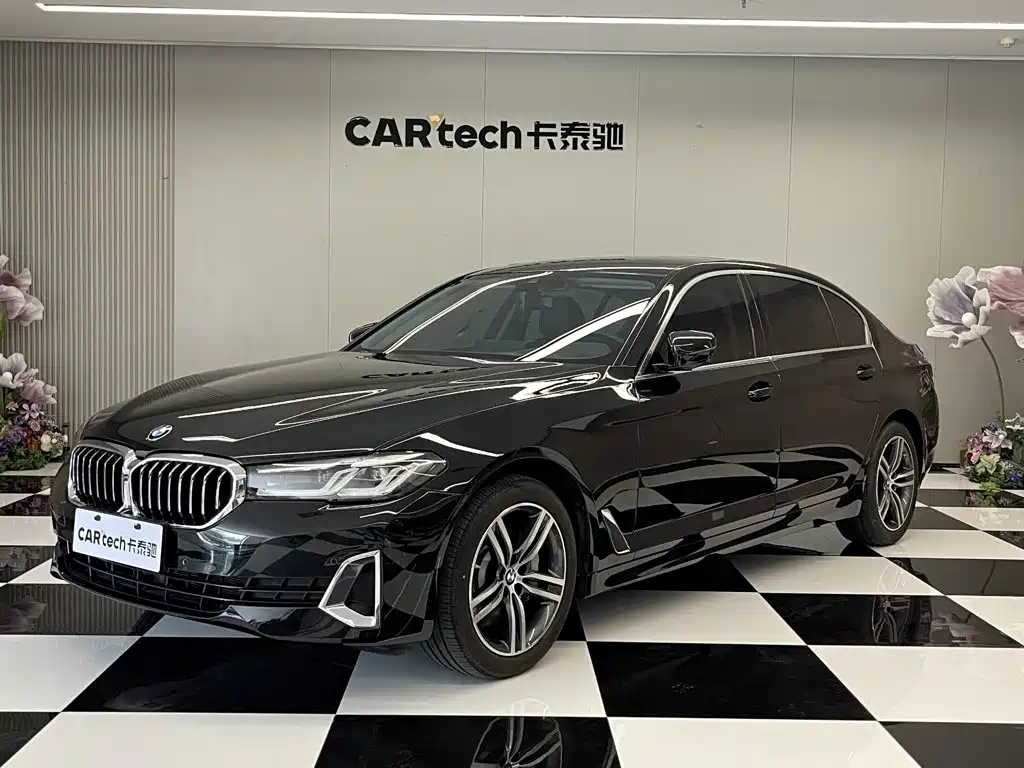 BMW 5 Series 2020 — фото 1