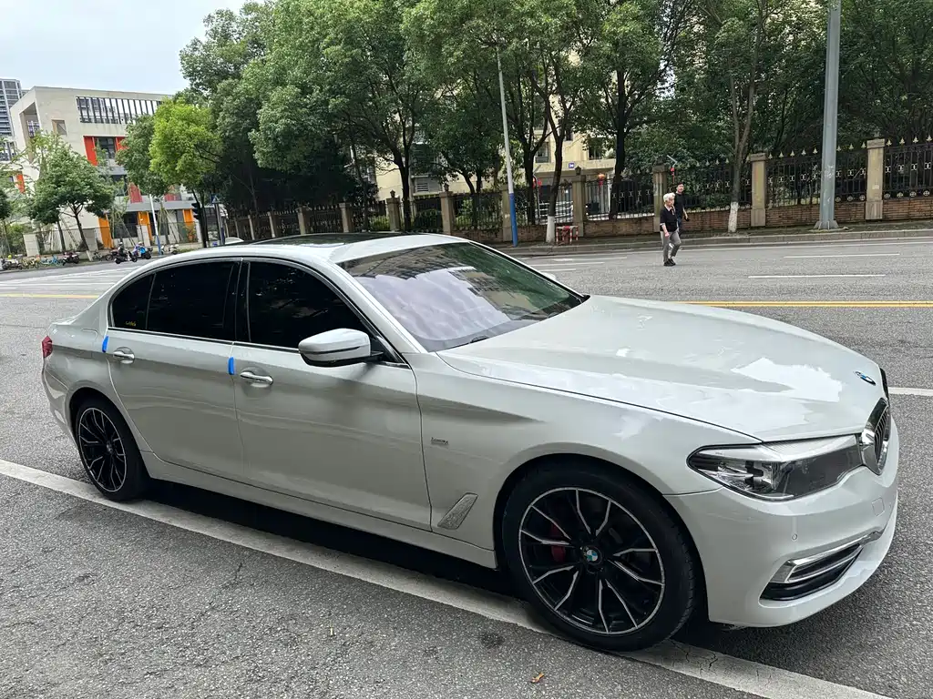 BMW 5 Series 2018 — фото 4