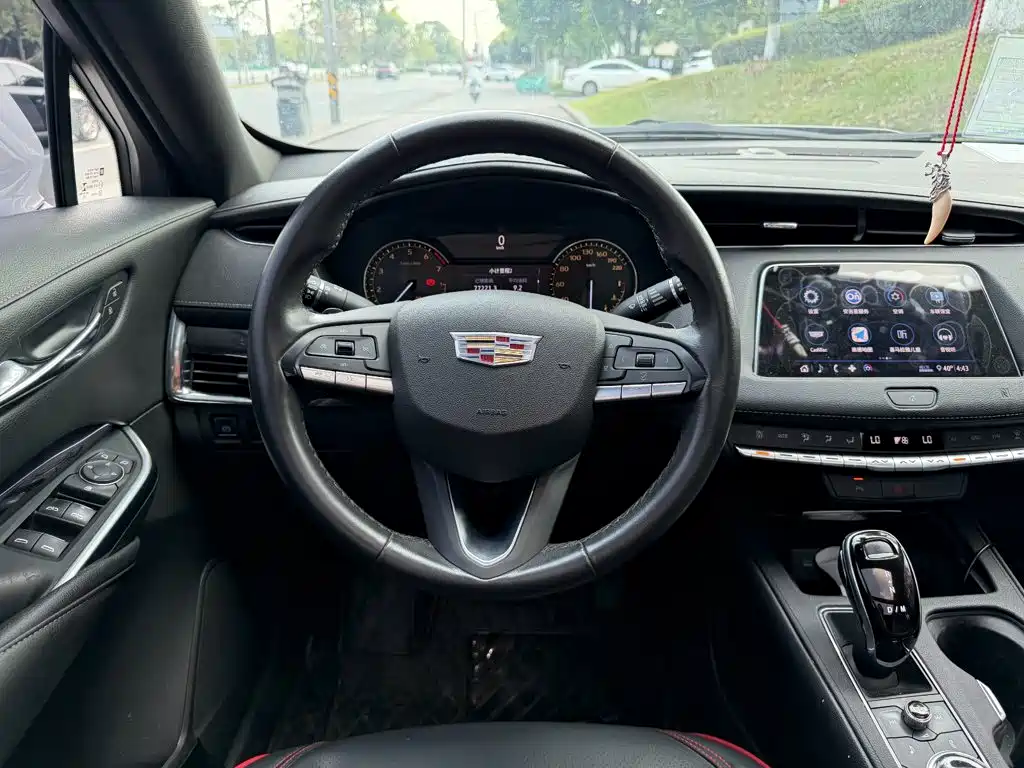 Cadillac XT4 2020 — фото 14