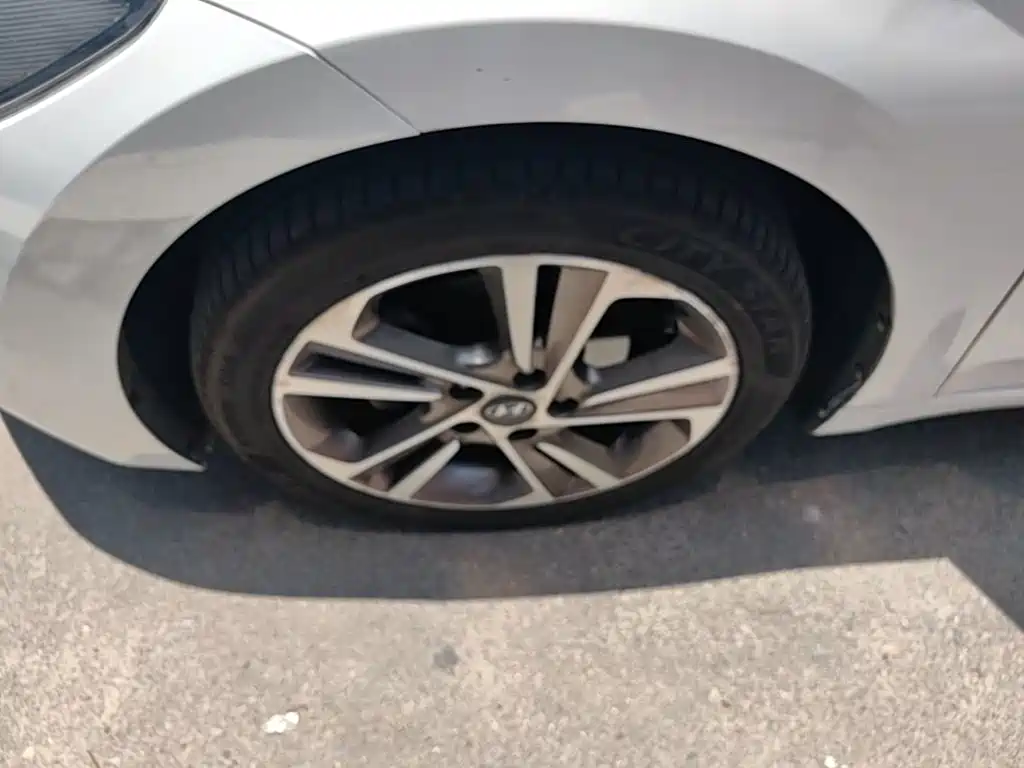 Hyundai Elantra 2017 — фото 23