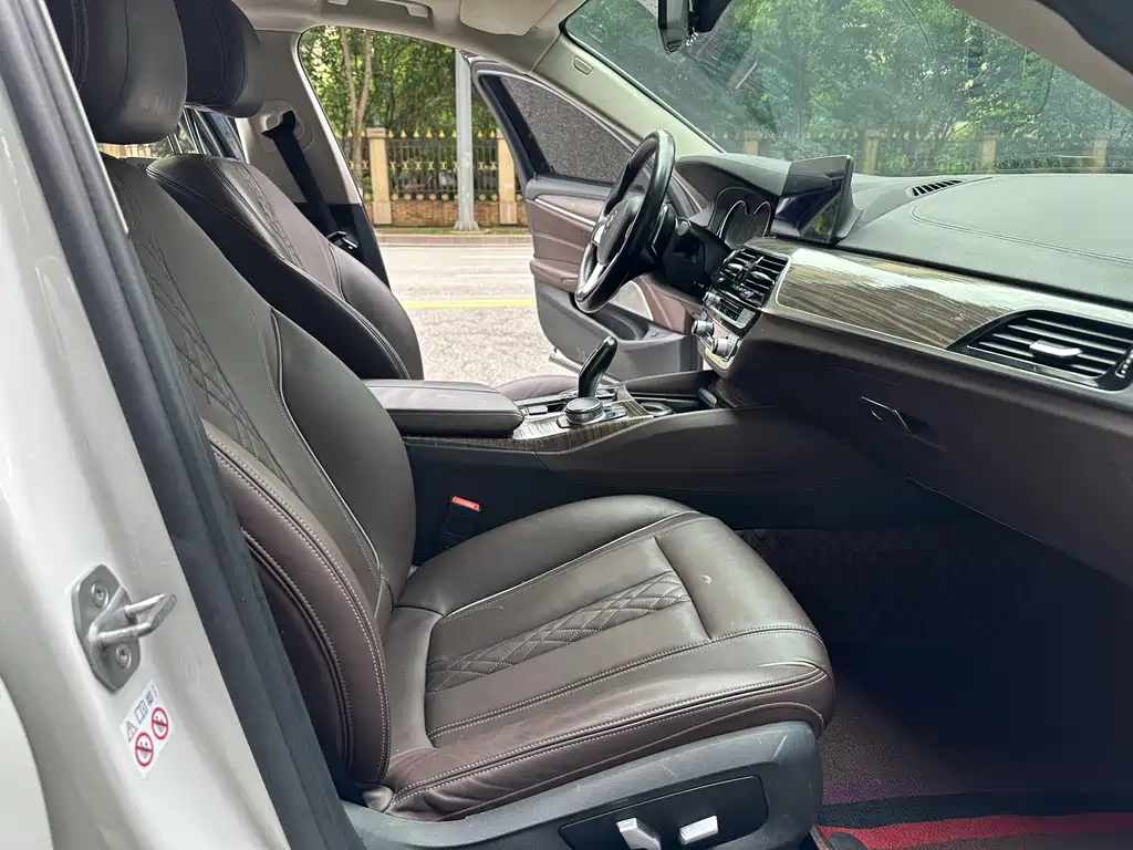 BMW 5 Series 2018 — фото 17