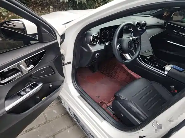 Mercedes-Benz C-Class 2024