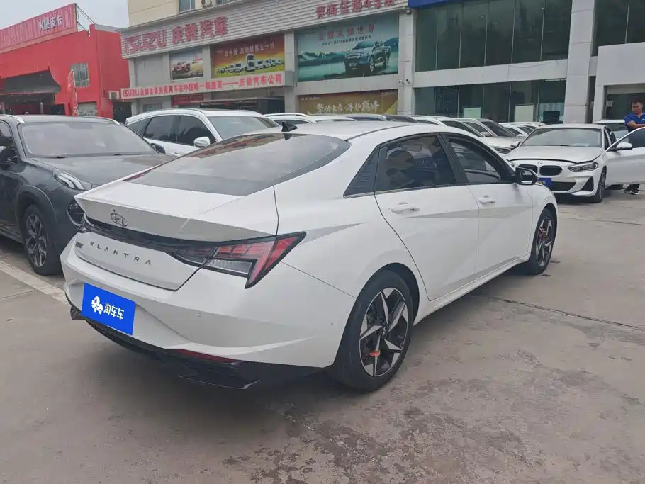 Hyundai Elantra 2022 — фото 3