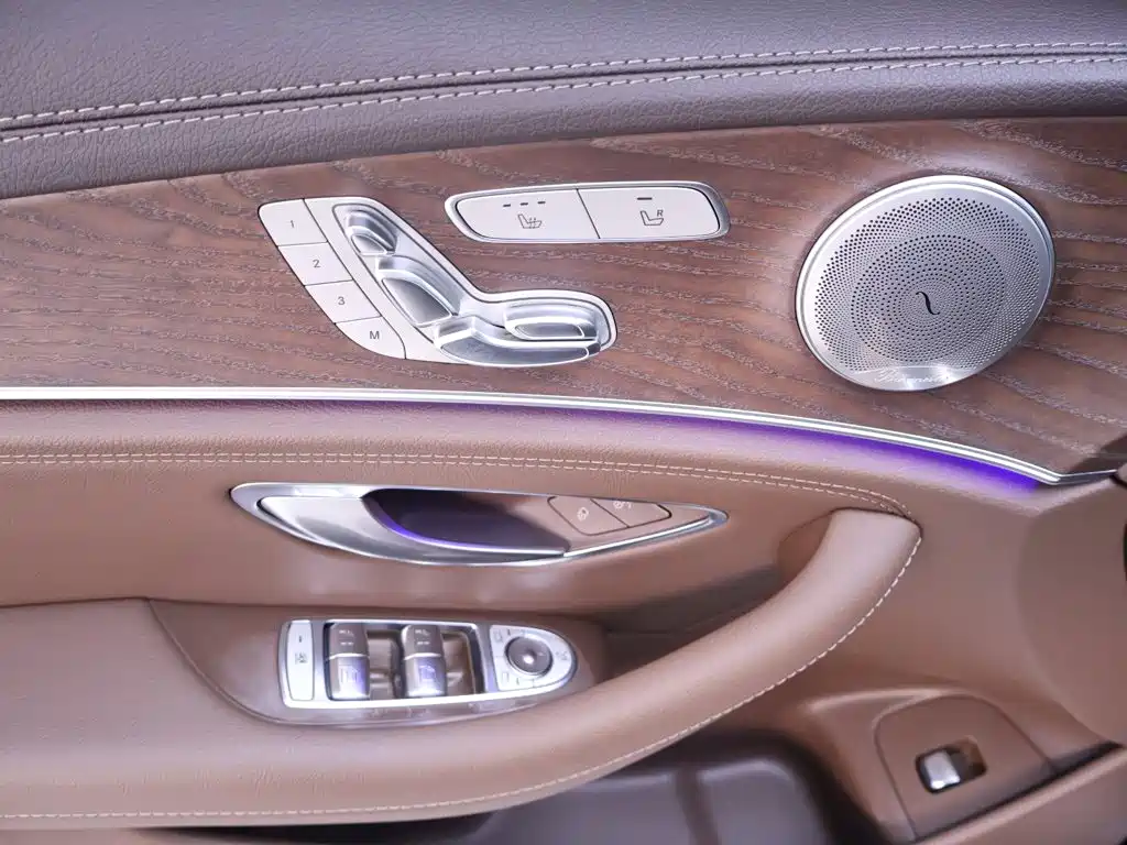 Mercedes-Benz E-Class 2021 — фото 17