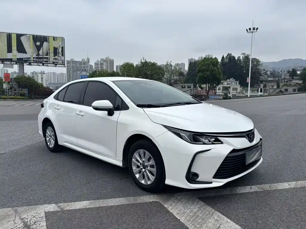 Toyota Corolla 2023 — фото 2
